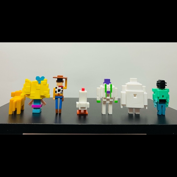 Disney Crossy Road Collectible Micro Figures - Picture 2 of 4